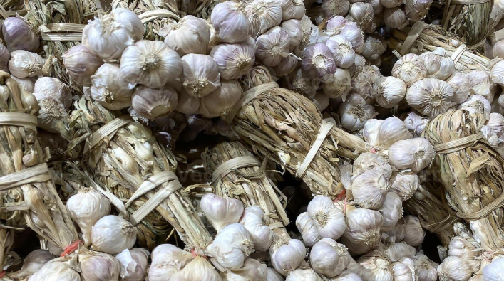 பூண்டு விலை கிடுகிடு உயர்வு... சமையல் செலவு அதிகரிப்பால் பொதுமக்கள் அதிர்ச்சி!
